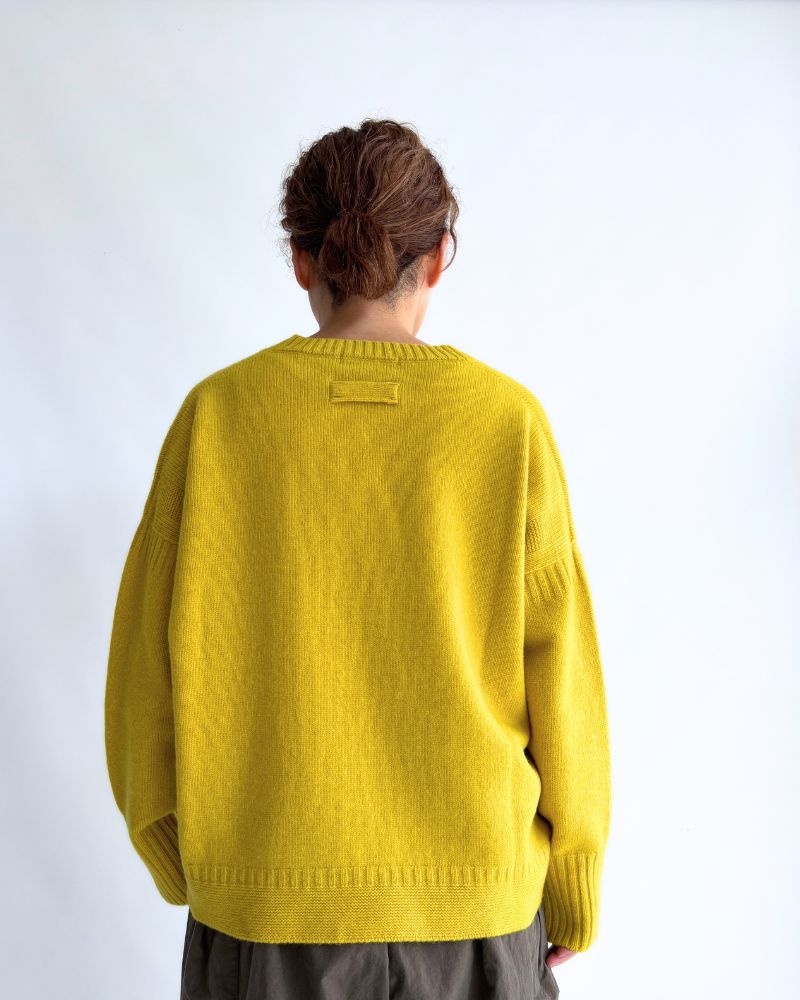 AURA V-neck knit pullover in Yellow