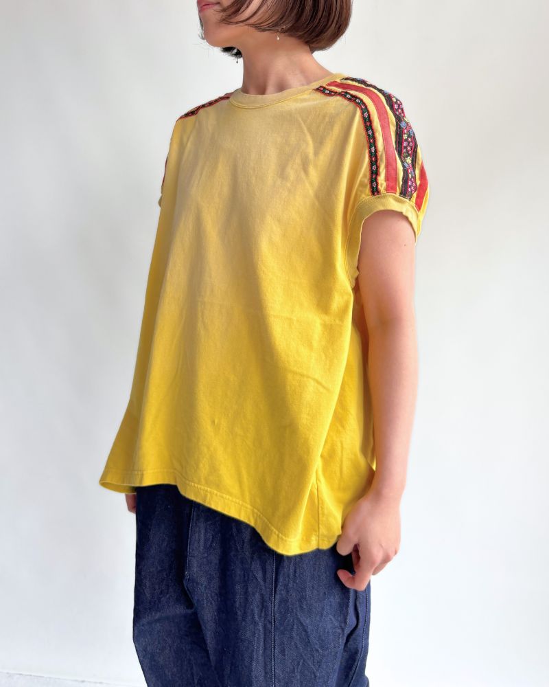 Vintage-style Tyrolean Tape Sleeveless T-shirt in Yellow