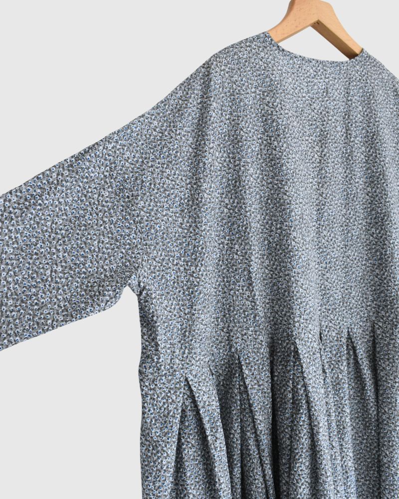 Small Flower Tuck Dress in GrayFlower