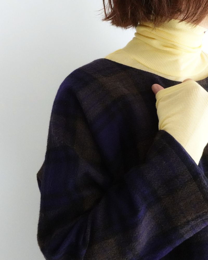 Turtleneck Pullover in Yuzu