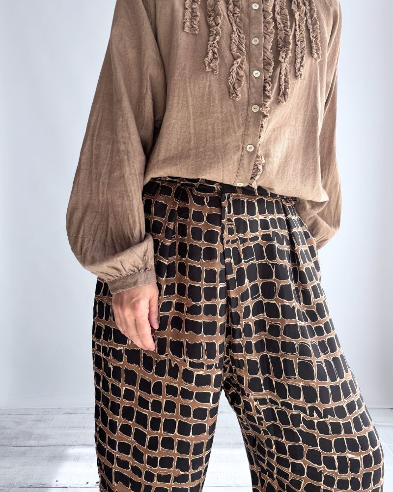Cobblestone Pattern Easy Pants in CamelBlack