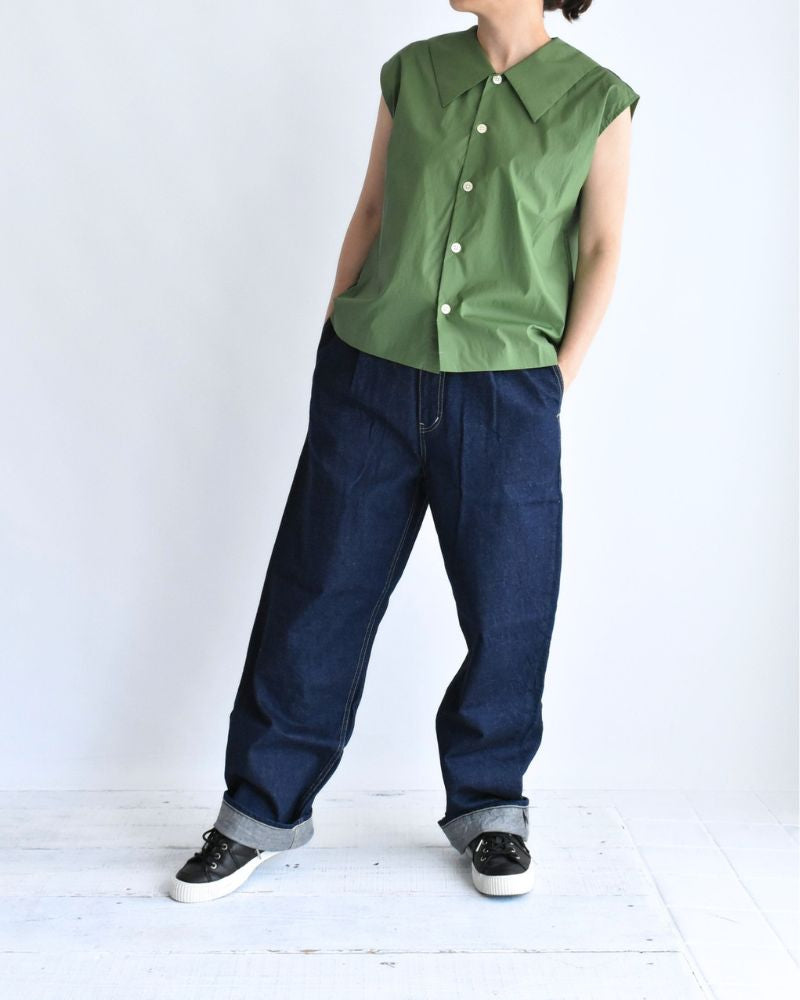LALA-POPLIN Sleeveless Blouse in Green