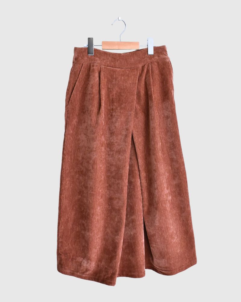 Tuck design skirt 'YELL' in Teracotta