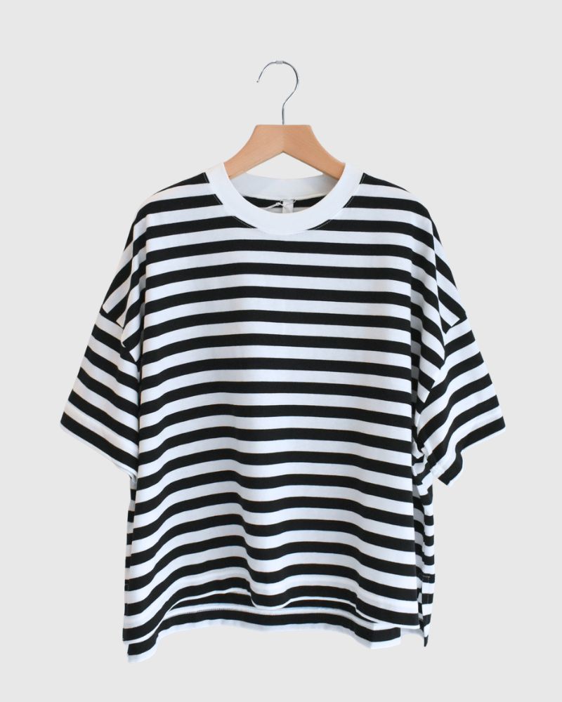 Crew-Neck Slit T-Shirt in Black/White
