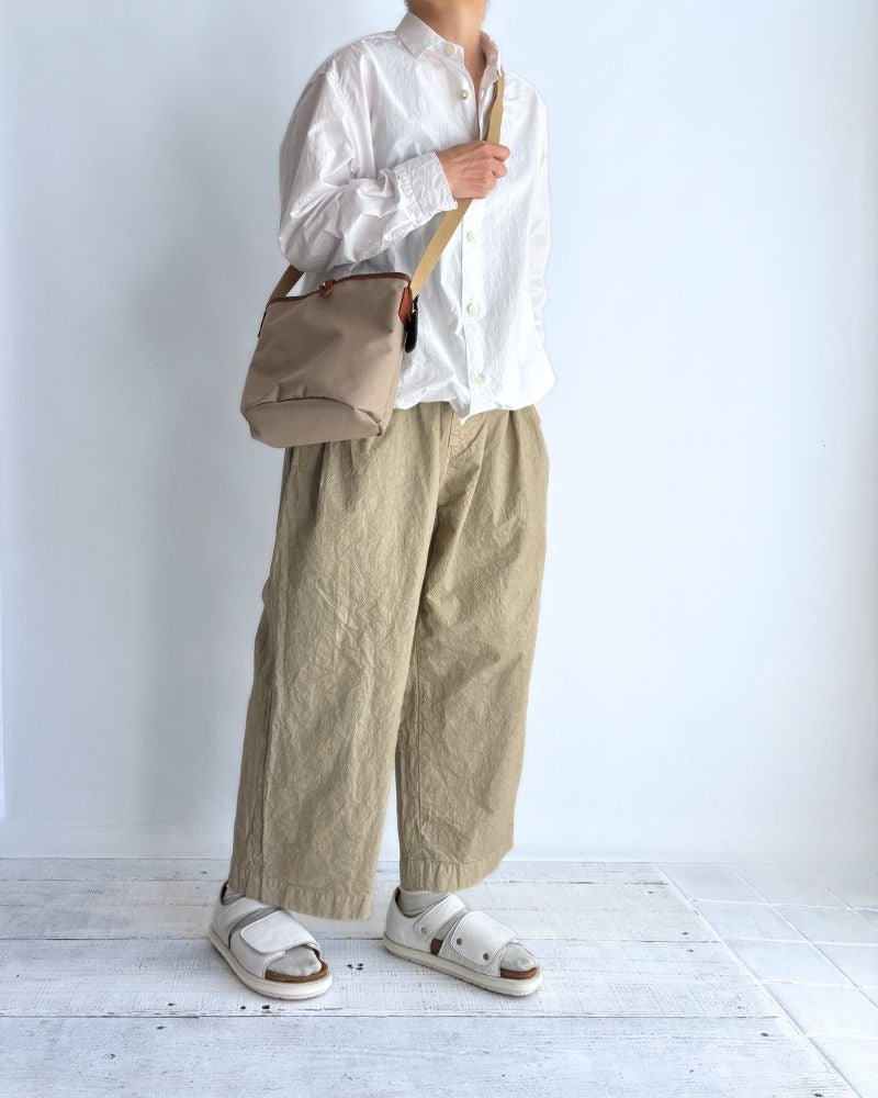 Garment dyed pants in Beige