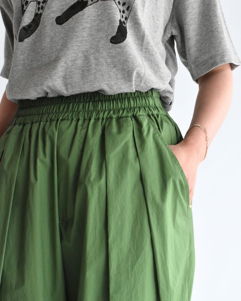 HAKAMA-POPLIN Tuck Easy Pants in Green