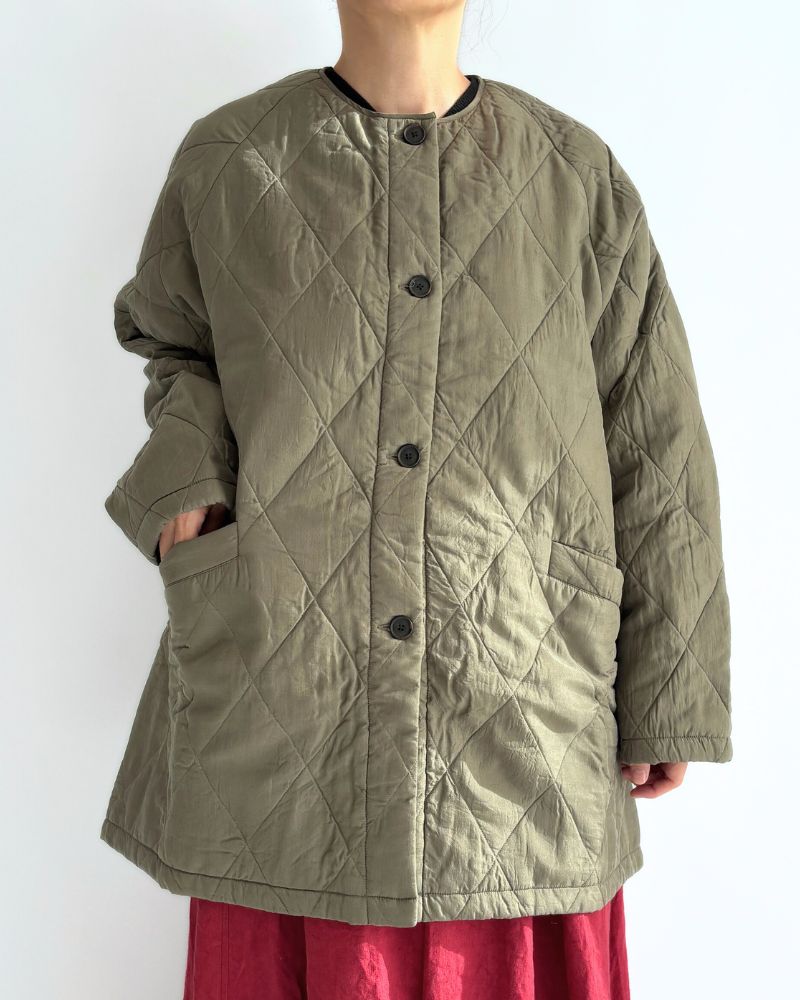 FRONT BUTTON SHORT COAT in Olive