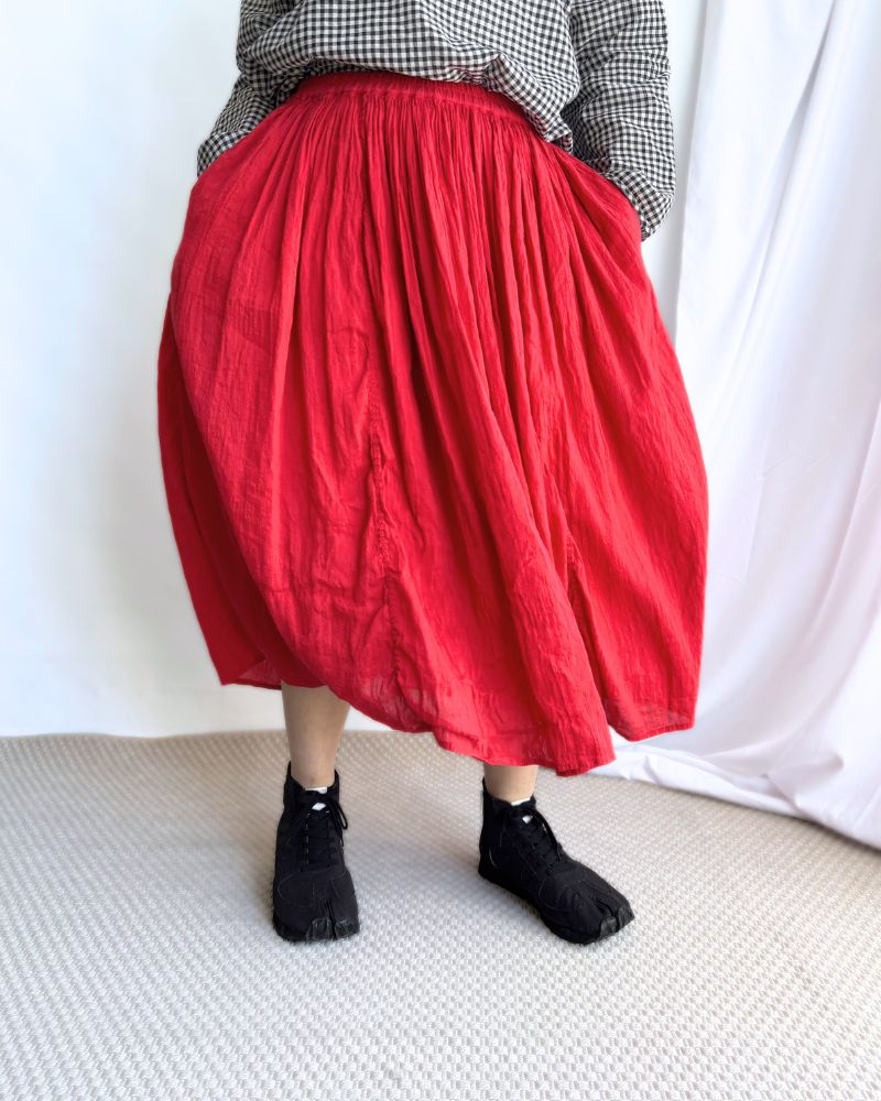 AUTO LOOM COTTON/LINEN PLAIN OVERDYE GATHERED SKIRT in Red