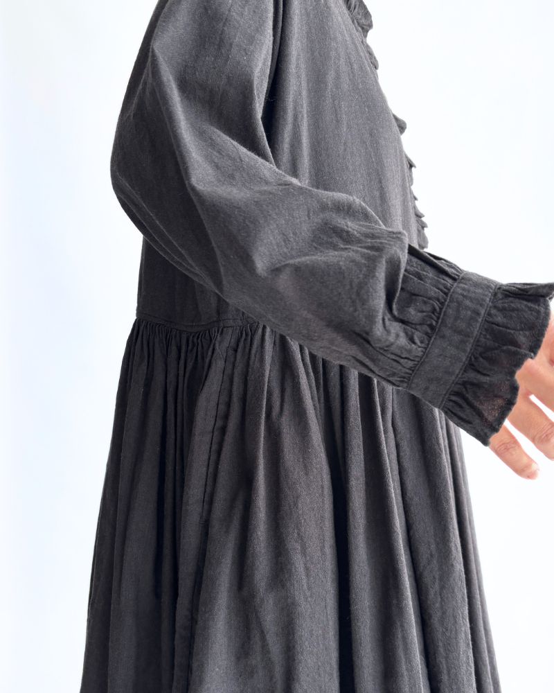 FRILL COLLAR SHIRT DRESS WITH RAJASTHAN GATHER in Black