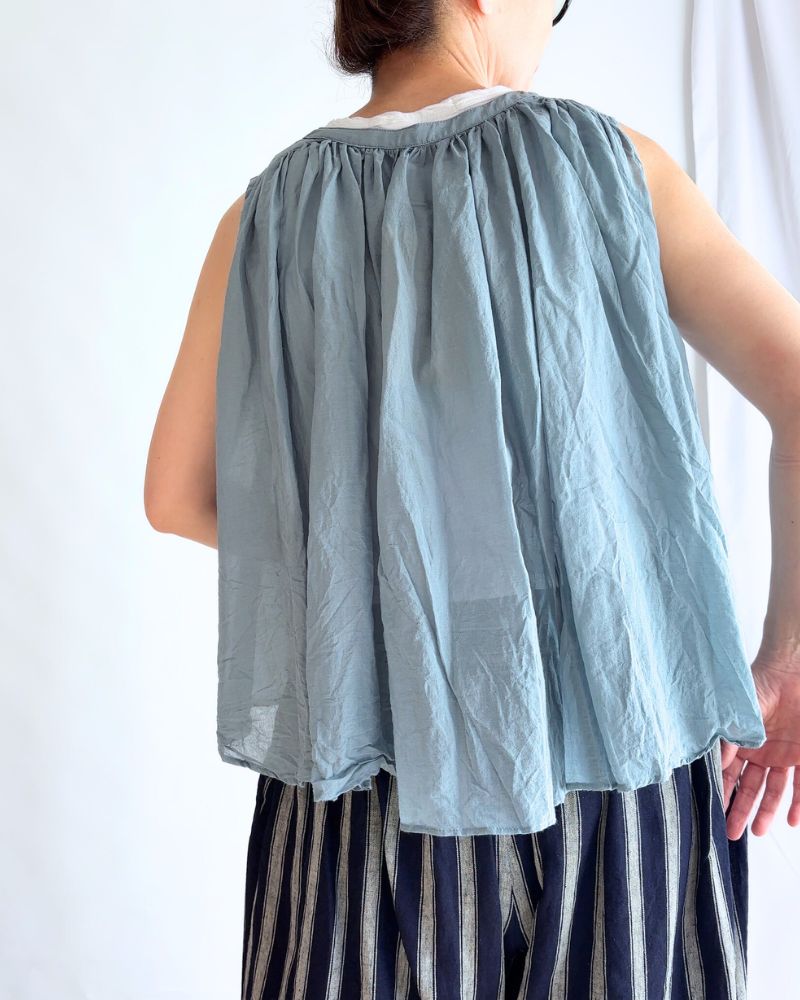 Cotton voile sleeveless gathered blouse in Saxe