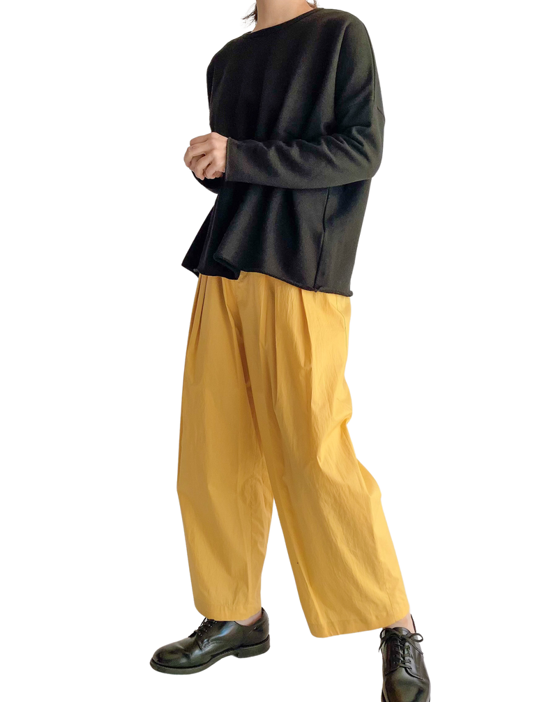 HAKAMA-POPLIN Tuck Easy Pants in Yellow
