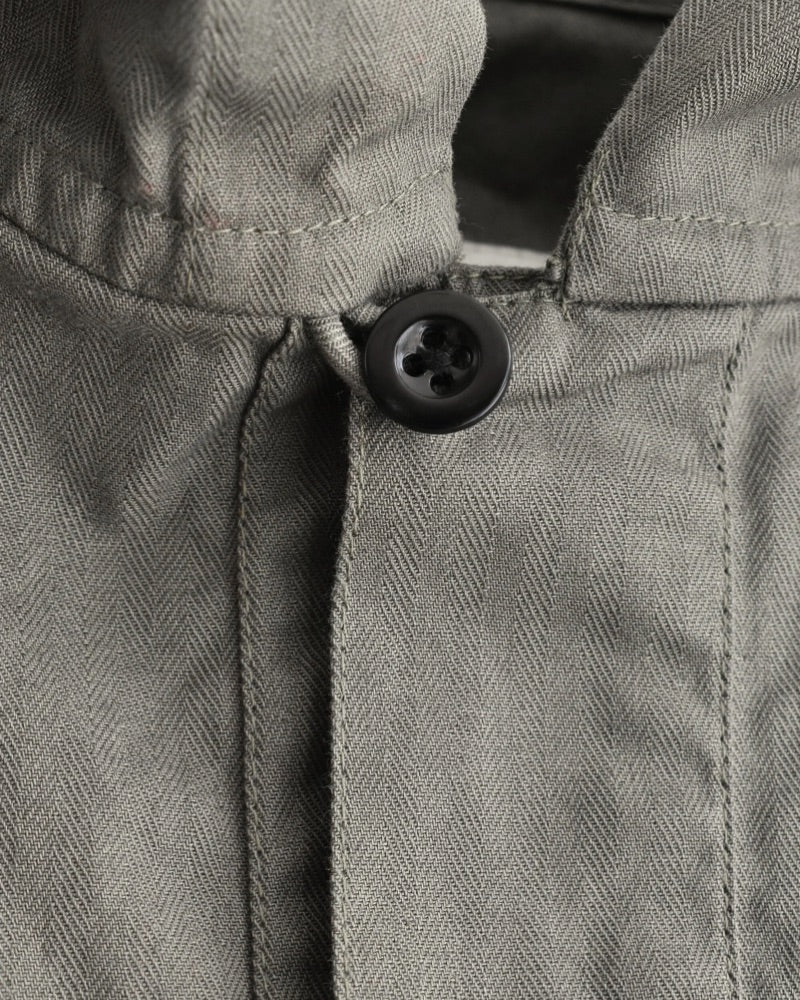 COTTON HERRINGBONE WASH HOODED PULLOVER SHIRT in KhakiHerringbone