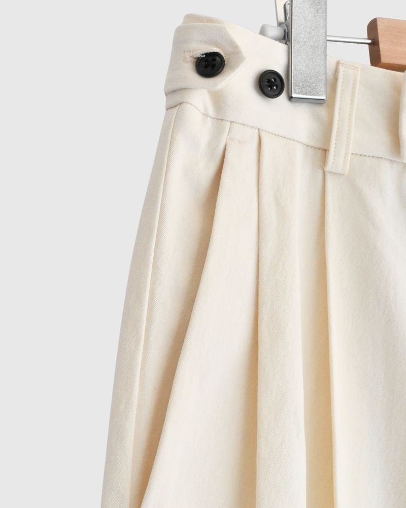 KARL-CHINO Center Press Pants in OffWhite
