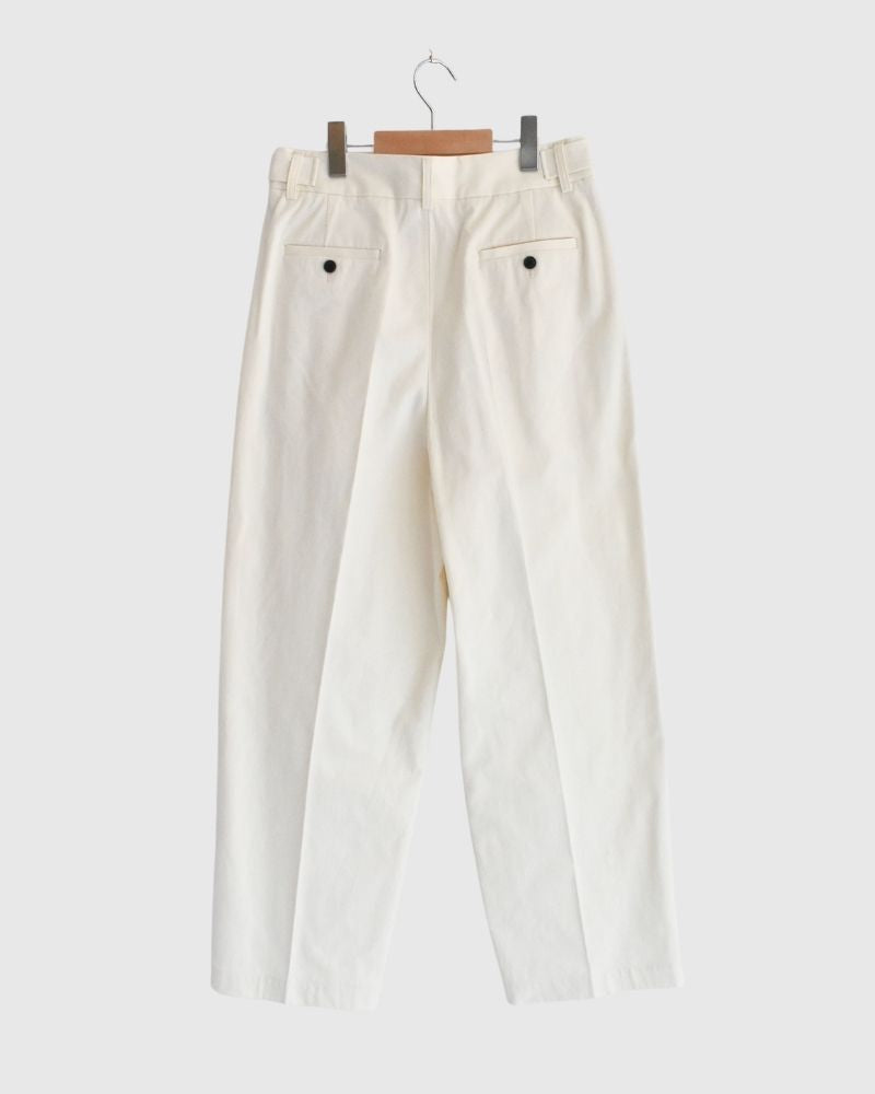 KARL-CHINO Center Press Pants in OffWhite