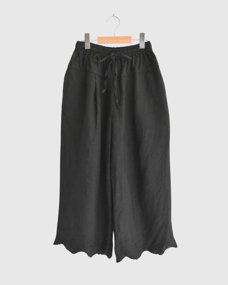 Antique scallop lace wide pants in Noir