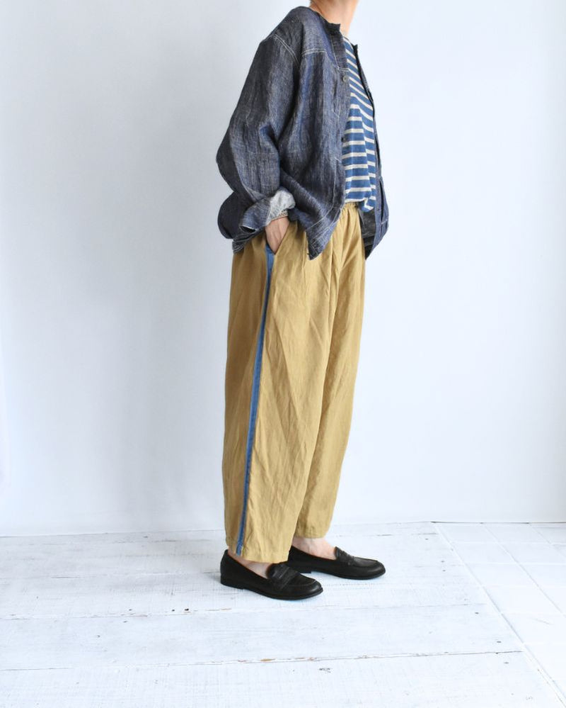 Side Line Kung Fu Pants in Brown Beige