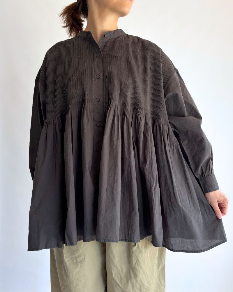 BANDED COLLAR SHIRT WITH MINI PINTUCK in CharcoalGray