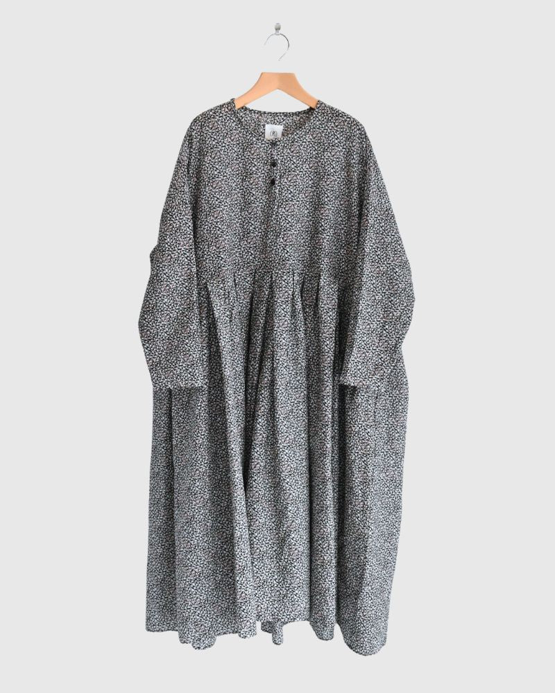 Small Flower Tuck Dress in BlackFlower