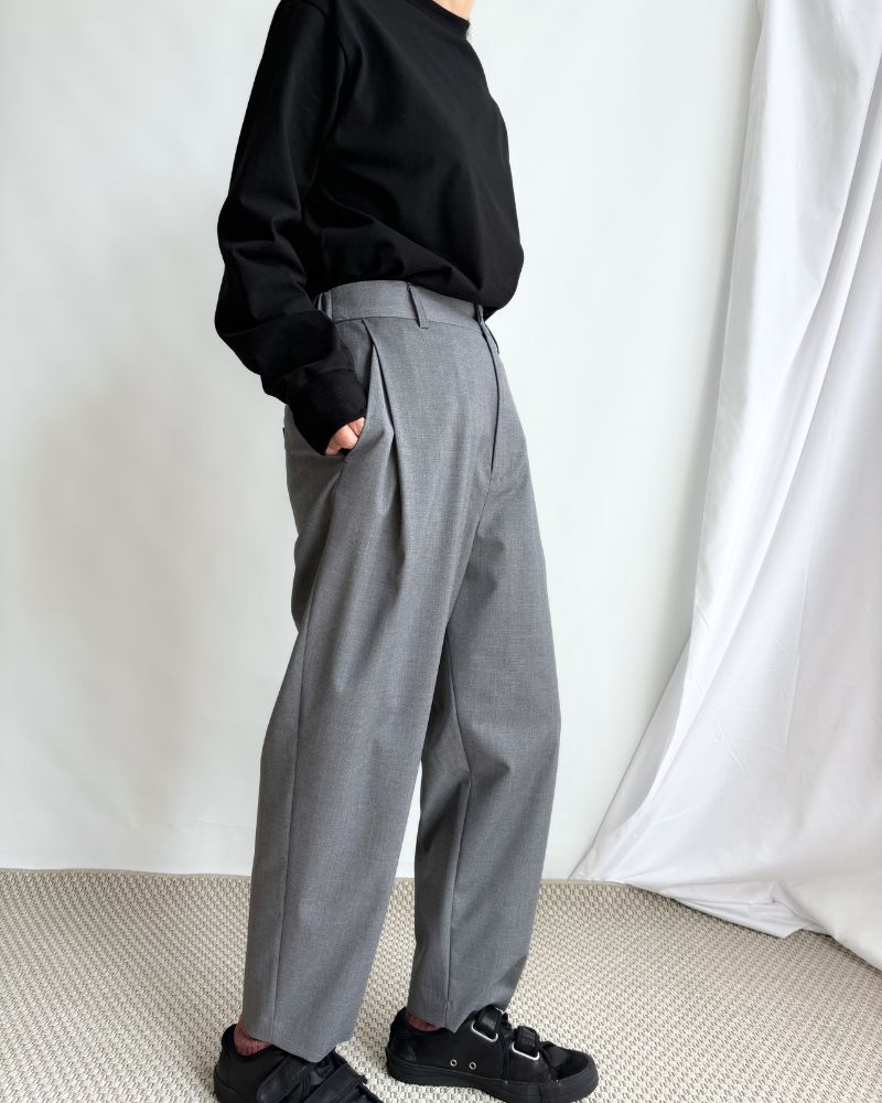 SAND-TRO Tucked Wide Pants in Gray