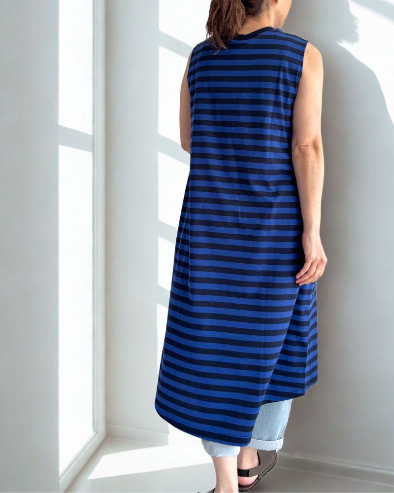 Sleeveless dress in Blue/Navy