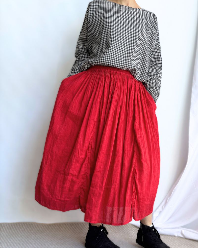 AUTO LOOM COTTON/LINEN PLAIN OVERDYE GATHERED SKIRT in Red