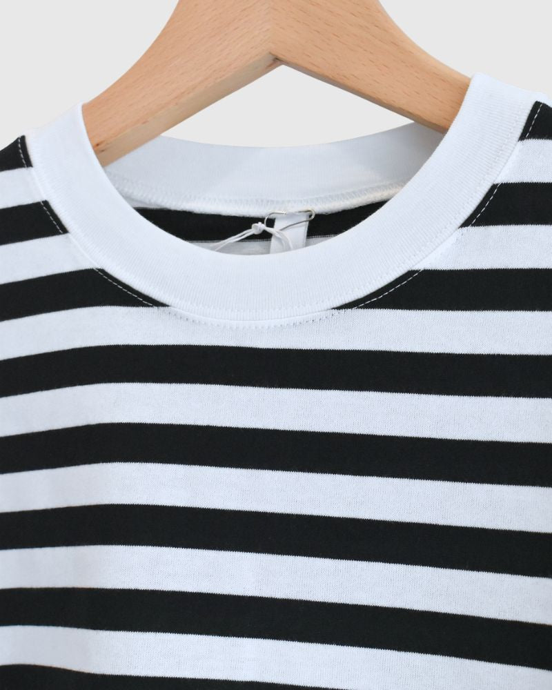 Crew-Neck Slit T-Shirt in Black/White