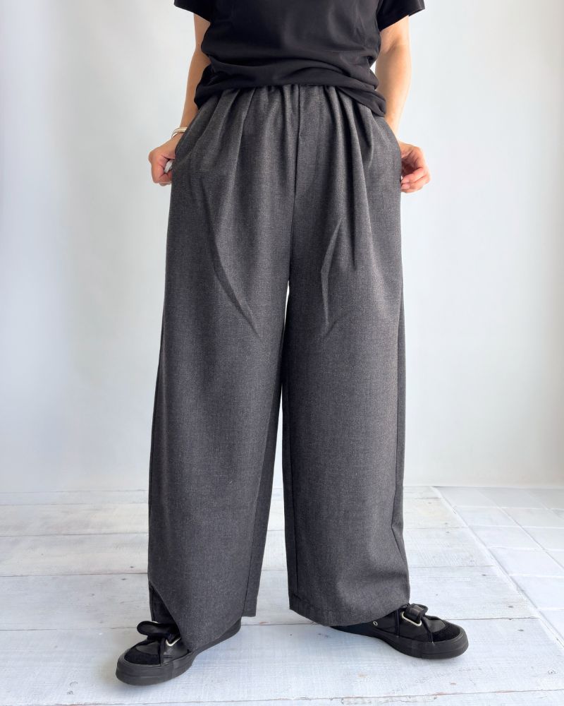 WORSTED SERGE 2TUCK WIDE EASY PANTS in Charcoal