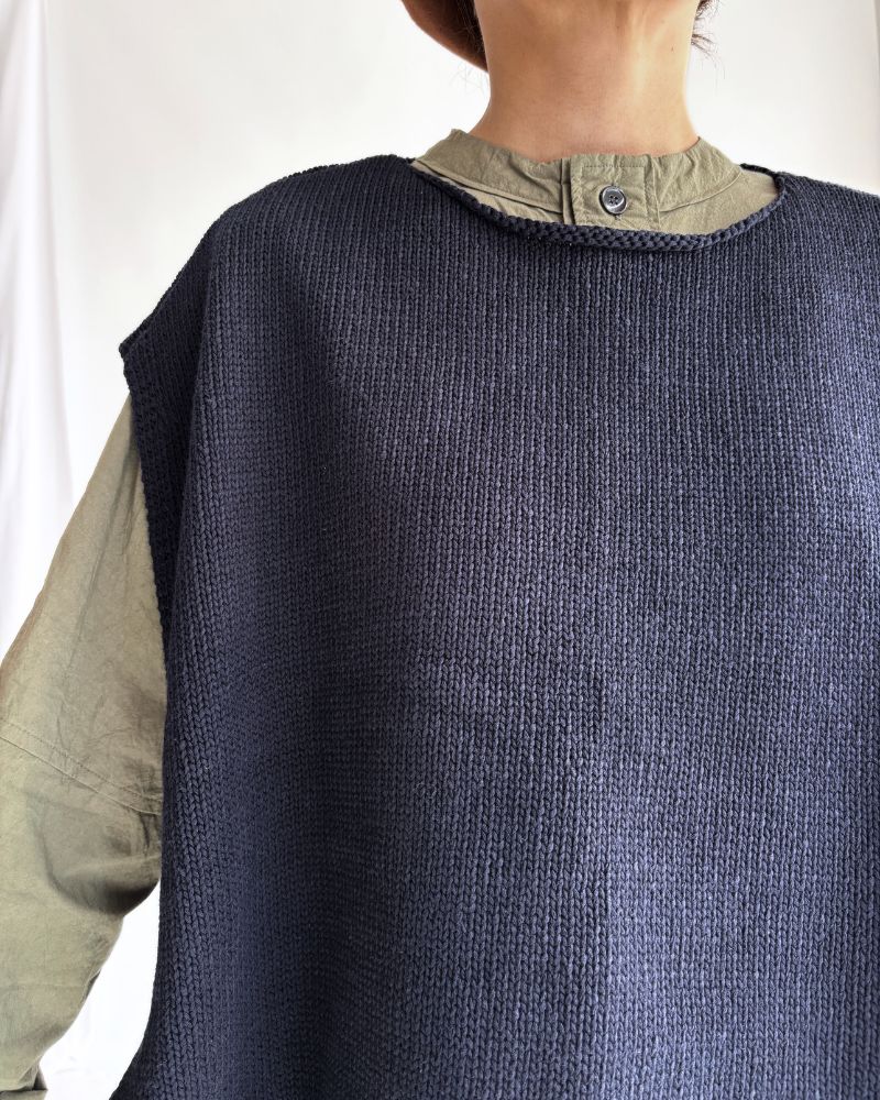 Ribbon knit vest in NavyBlack