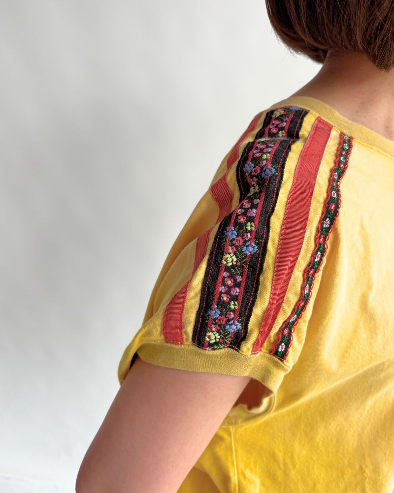 Vintage-style Tyrolean Tape Sleeveless T-shirt in Yellow