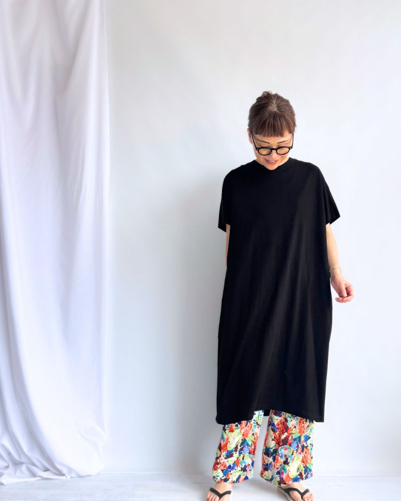 Crew Neck Tuck Dress in Black