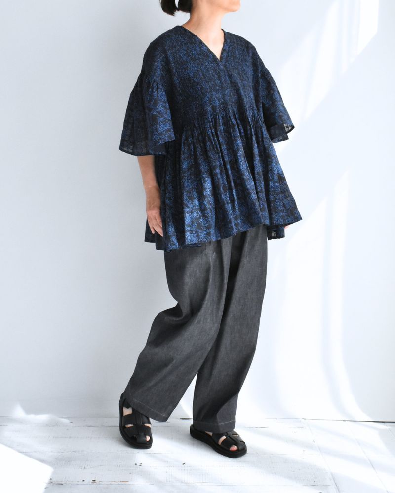 FLARED/SL SHIRTS WITH MINI PINTUCK in Navy/Blue