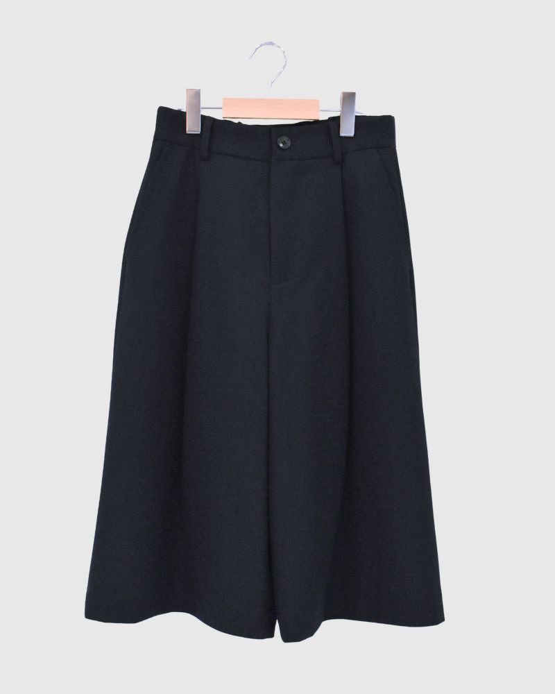 JOY-WO Wool Twill Center Tuck Shorts in Navy