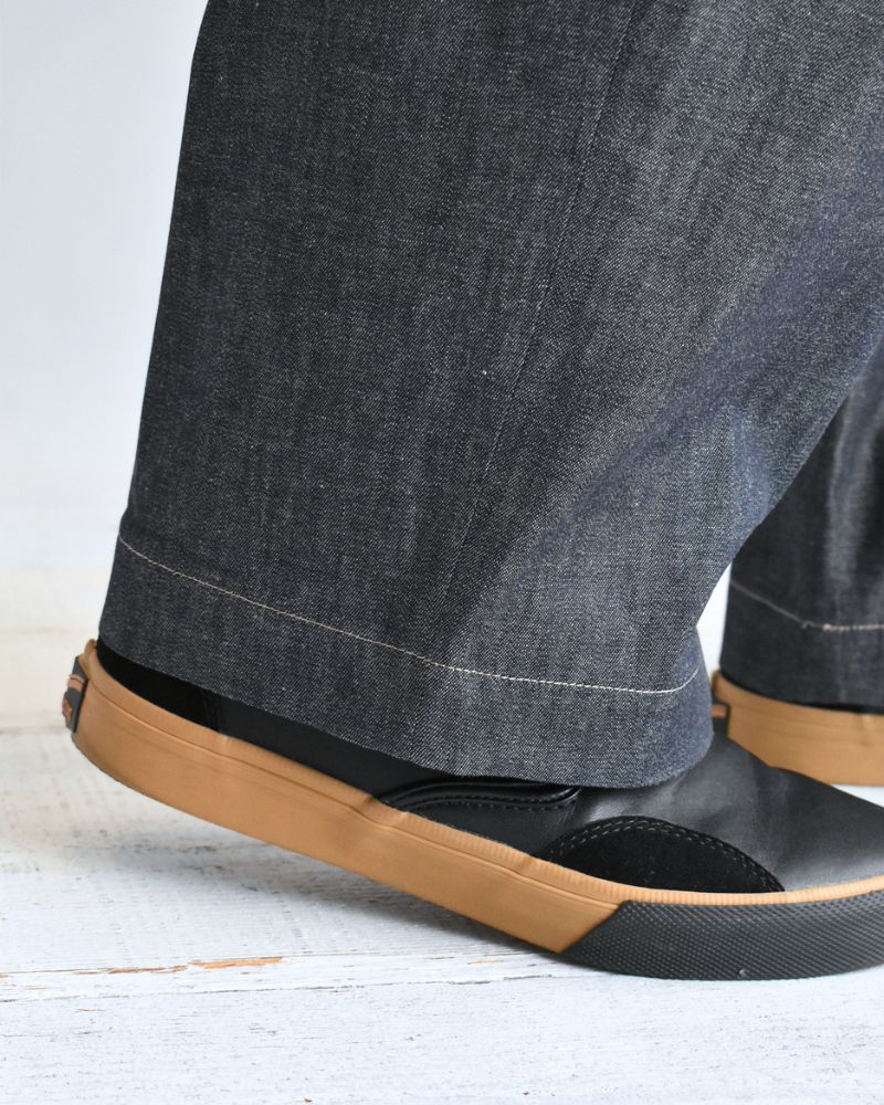 HAKU-DENIM Tuck Pants in Indigo