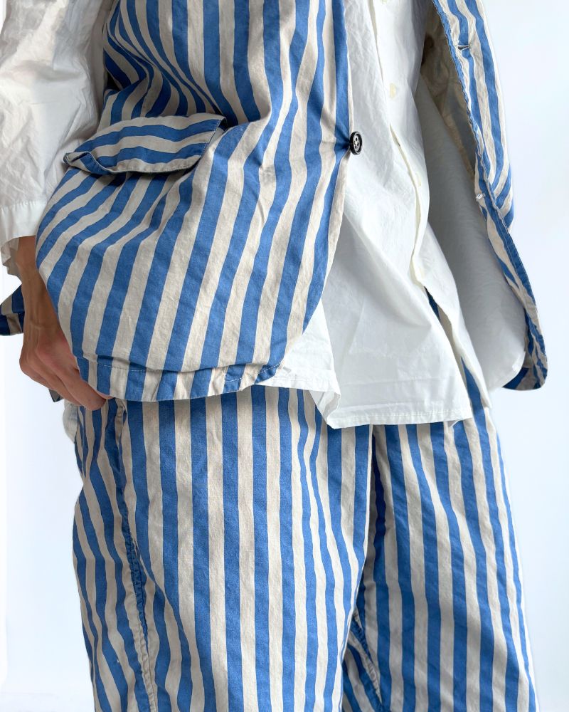 POPLIN WIDE STRIPE (OVERDYE) NO COLLAR VEST in MilkyGrey