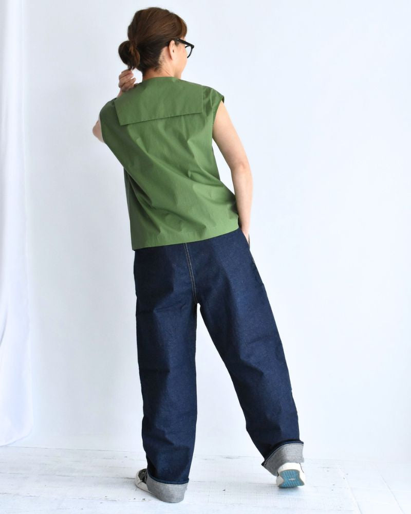 LALA-POPLIN Sleeveless Blouse in Green