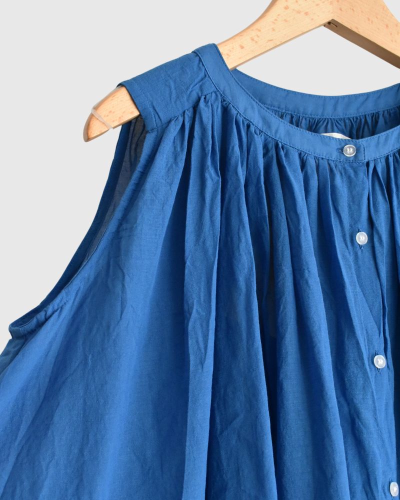 Cotton voile sleeveless gathered blouse in Blue