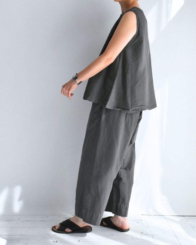 Shrink Sleeveless Top in Gray