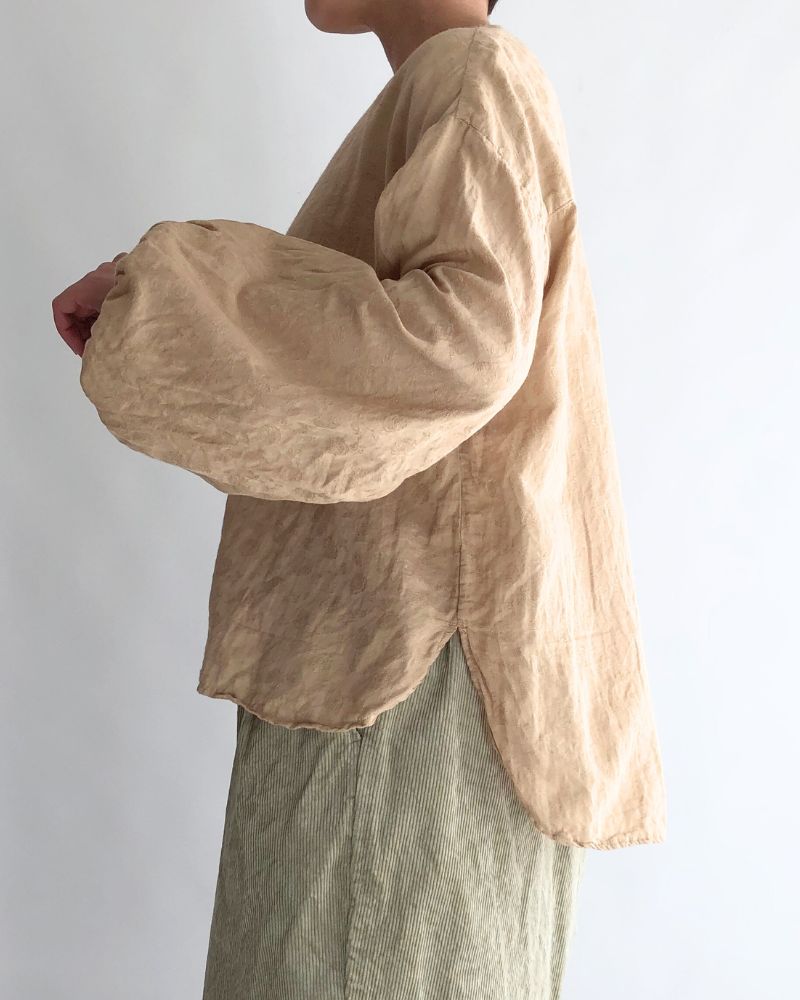 ANTIQUE ROSE JACQUARD MODERNIST BLOUSE in AntiqueBeige