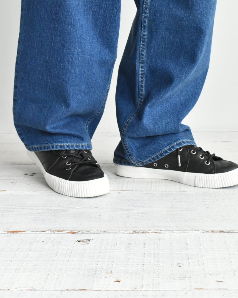 Denim tuck pants in Bleach