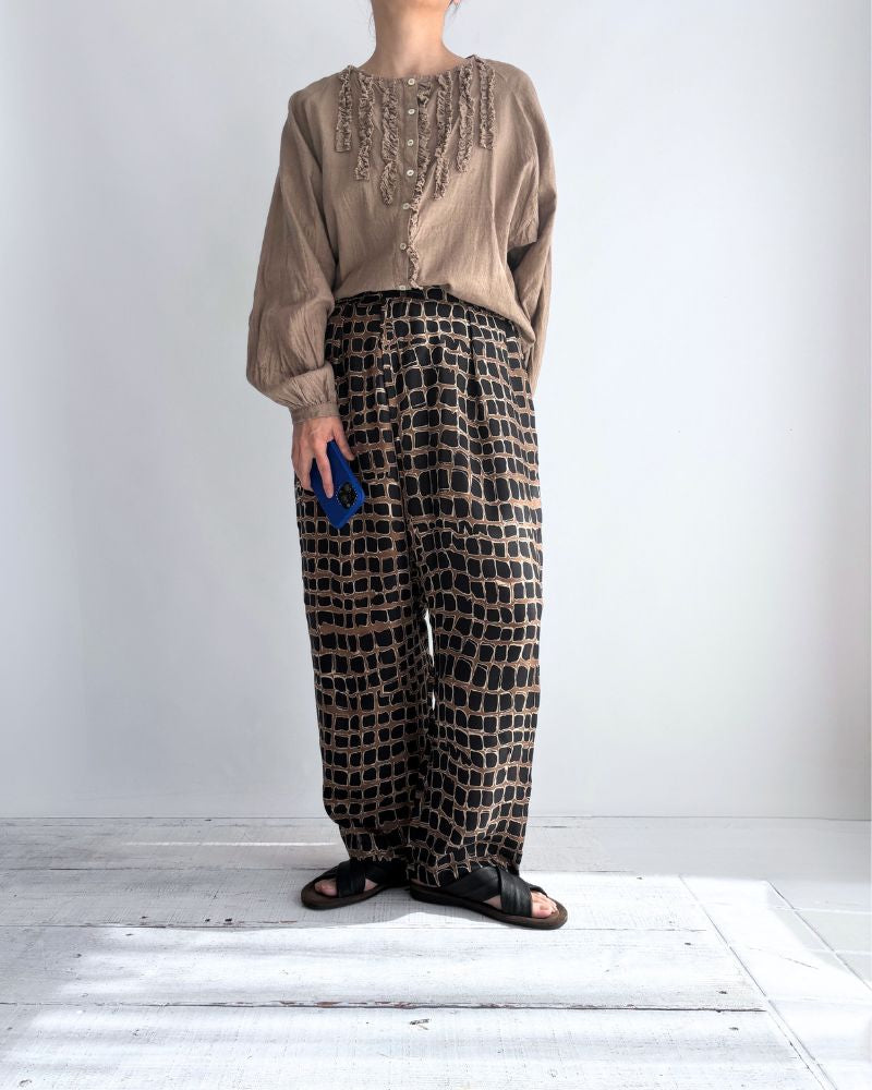 Cobblestone Pattern Easy Pants in CamelBlack
