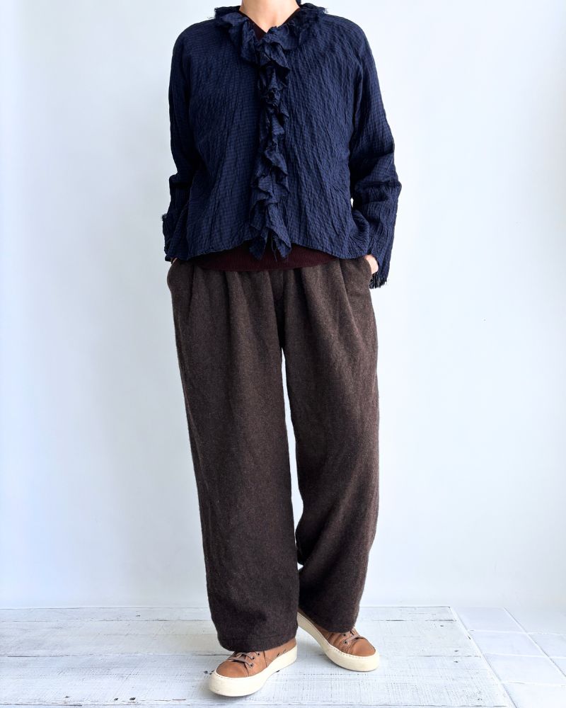 Wool tuck pants in Brown