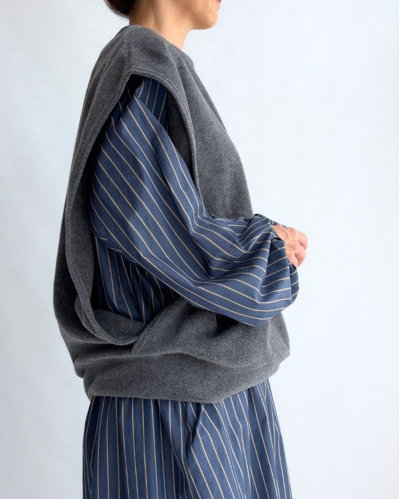 Utility Fleece Wide Vest in Gray