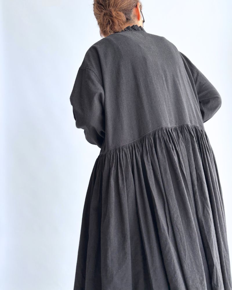 FRILL COLLAR SHIRT DRESS WITH RAJASTHAN GATHER in Black