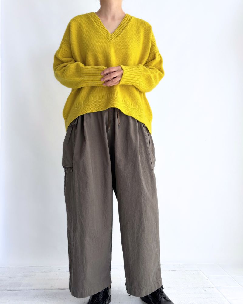 AURA V-neck knit pullover in Yellow