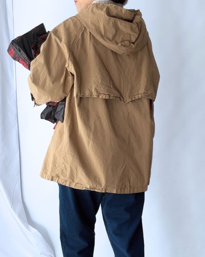 LIGHT WEIGHT COTTON OVERDYE HOODED SHORT COAT in Camel