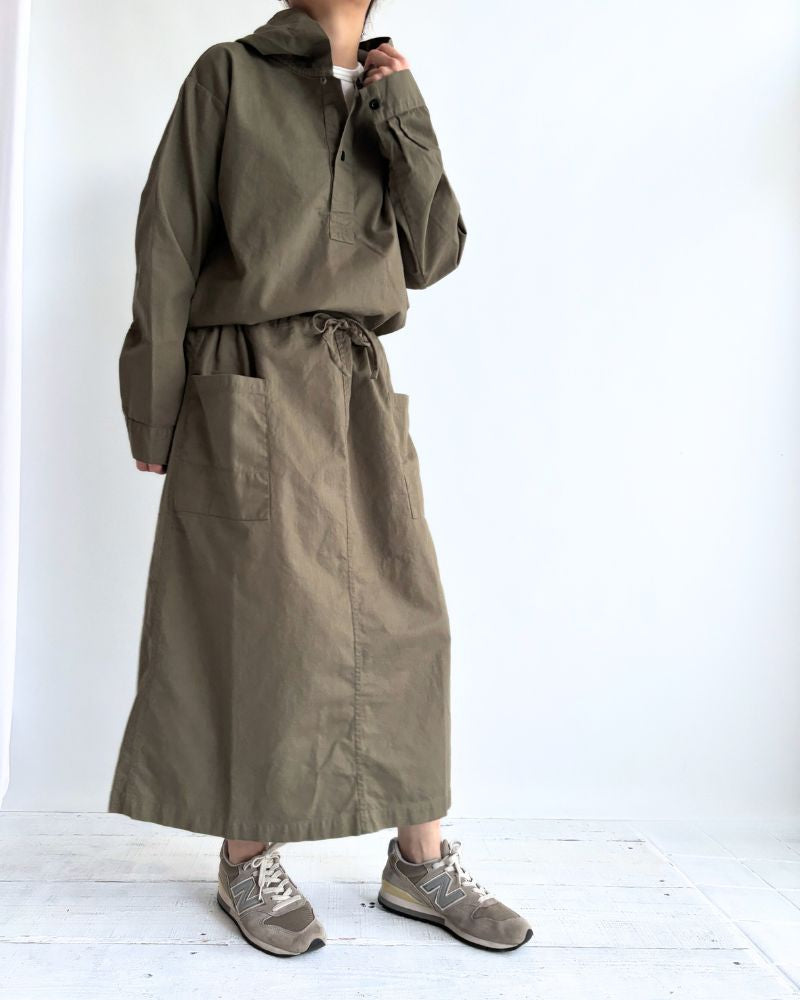 COTTON HERRINGBONE WASH HOODED PULLOVER SHIRT in KhakiHerringbone