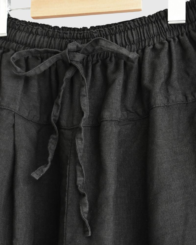 Antique scallop lace wide pants in Noir