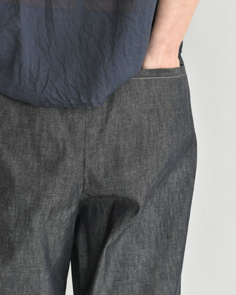 HAKU-DENIM Tuck Pants in Indigo
