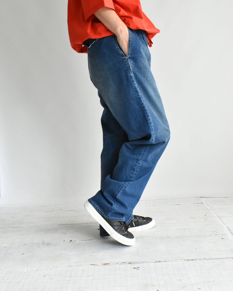 Denim tuck pants in Bleach