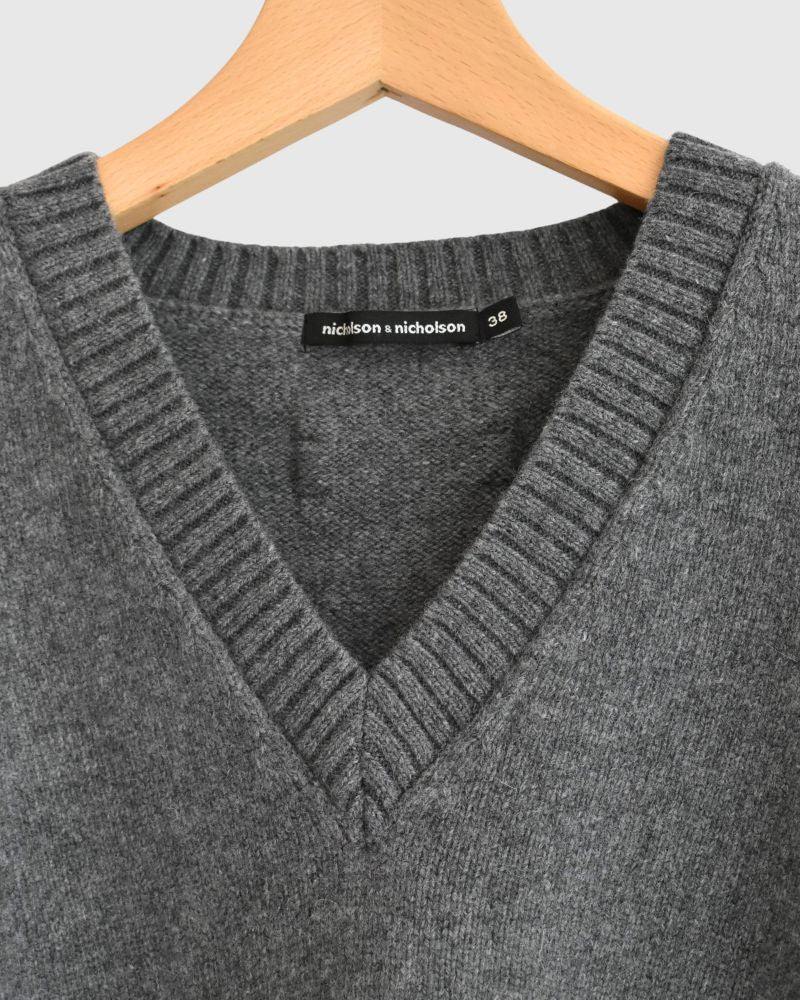 AURA V-neck knit pullover in Gray